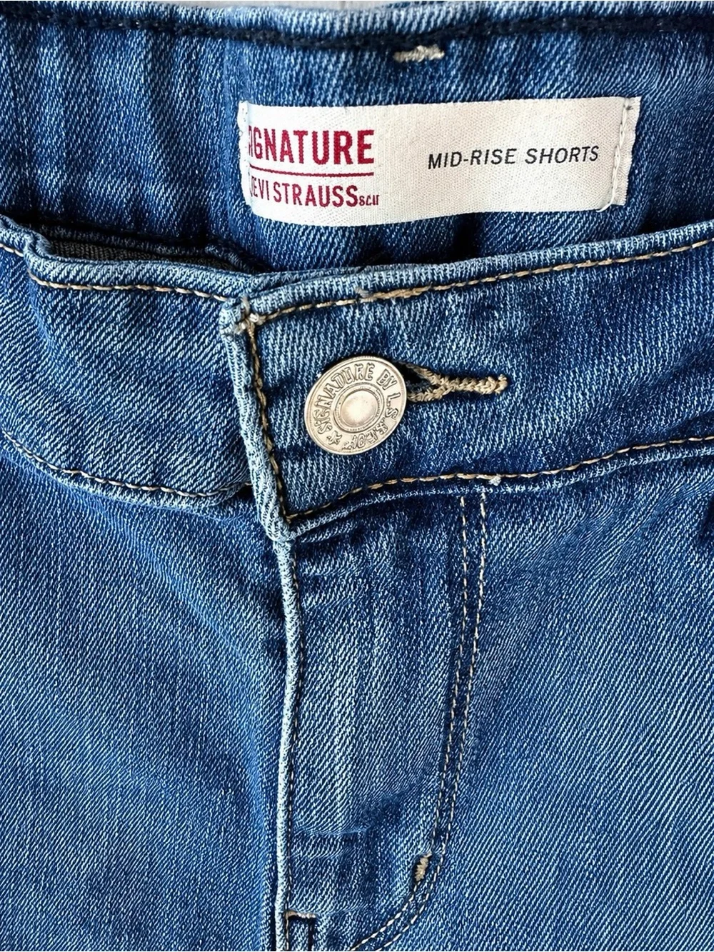 Signature by Levi Strauss & Co. Mid-Rise Cuffed Denim Shorts – Size 16